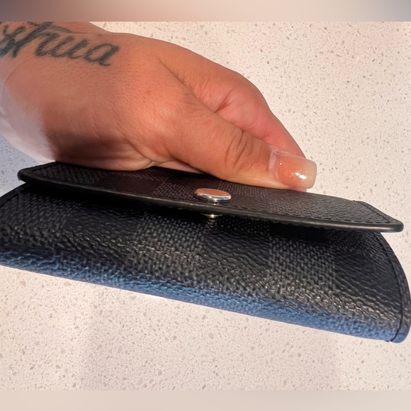 Louis Vuitton 6 Key Holder - Picture 4 of 14